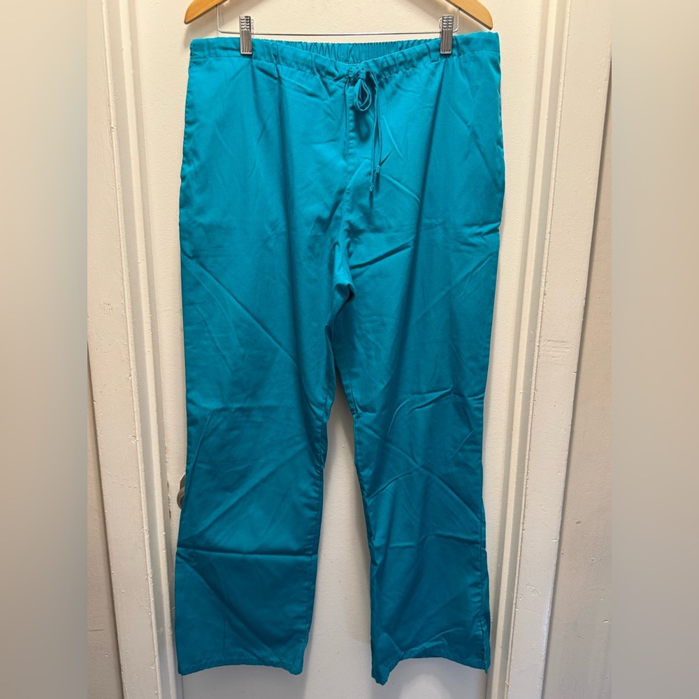 Cherokee scrub pants NWOT size L. Teal/ blue family.
